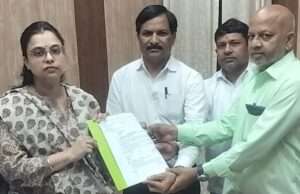 17 सूत्रीय मांगों के साथ चतुर्थ श्रेणी कर्मचारी महासंघ जिलाधिकारी से मिला