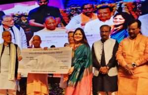 कैलाश मानसरोवर यात्रियों को मुख्यमंत्री ने ₹1लाख की अनुदान राशि वितरित की