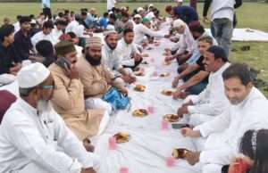 क्रिकेटरों और हॉकी खिलाड़ियों ने कराया इफ्तार