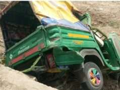 रफ्तार बनी काल: ऑटो पलटते ही उजड़ गई दो जिंदगियां, तीन जिंदगी जंग में