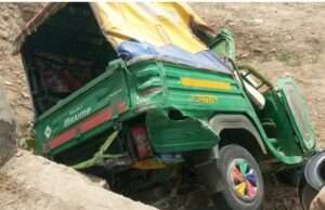 रफ्तार बनी काल: ऑटो पलटते ही उजड़ गई दो जिंदगियां, तीन जिंदगी जंग में