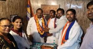 आरिफ अली मंसूरी ने नव नामित सभासद ज्ञान चंद्र कन्नौजिया को दी बधाई