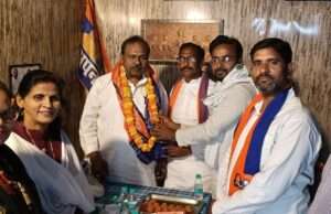 आरिफ अली मंसूरी ने नव नामित सभासद ज्ञान चंद्र कन्नौजिया को दी बधाई