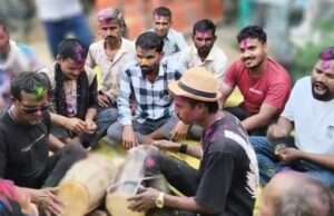 सीजेए जिलाध्यक्ष त्रिभुवन सिंह के दरवाजे पारंपरिक ढंग से मनाई गई होली