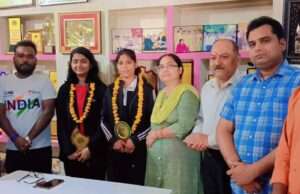 महिला दिवस पर ताइक्वांडो खिलाड़ियों रिचा व मनीषा राजपूत का सम्मान