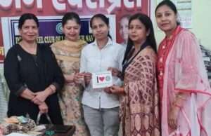 अंतर्राष्ट्रीय महिला दिवस पर पत्रकार सुनहरा को इनर व्हील क्लब ऑफ लखीमपुर नवदिशा द्वारा किया गया सम्मानित