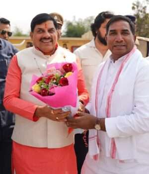 सतेशगढ़ आश्रम में मुख्यमंत्री मोहन यादव का आगमन, विधायक रमाशंकर पटेल ने किया स्वागत