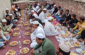 मोहल्ला श्यामलाल पुरवा में रोज़ा इफ्तार का आयोजन
