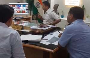 जिलाधिकारी ने एल.पी.जी. आपूर्ति की समीक्षा की; कालाबाजारी और अनियमितता बरतने वाले गैस वितरकों पर होगी कठोर कार्रवाई