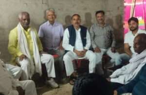 इजूरा मोड़ से संकठन घाट तक जर्जर सड़क से बढ़ी परेशानी, ग्रामीणों ने जताई चिंता