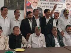 अधिवक्ताओं ने मनाया होली मिलन समारोह, एक-दूसरे को गुलाल लगाकर दी बधाई