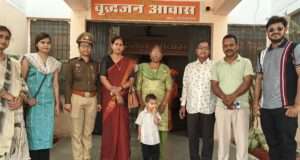 शिक्षक दंपती ने वृद्धाश्रम में मनाया बिटिया का जन्मदिन, बुजुर्गों का लिया आशीर्वाद