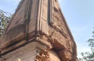 बरियाघाट स्थित 300 वर्ष पुराने नागेश्वर देव महादेव मंदिर का हिस्सा क्षतिग्रस्त