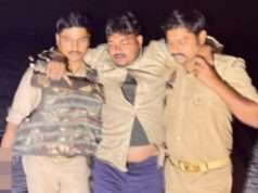 25 हजार का इनामी गौ-तस्कर मुठभेड़ में गिरफ्तार, पैर में लगी गोली