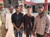 राहगीरों से मोबाइल झपटने वाले चार शातिर चोरों को पुलिस ने दबोचा, आठ मोबाइल बरामद
