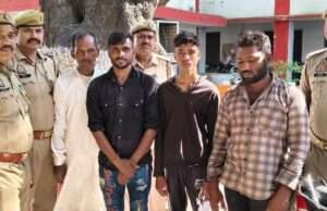 राहगीरों से मोबाइल झपटने वाले चार शातिर चोरों को पुलिस ने दबोचा, आठ मोबाइल बरामद