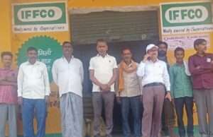 गेहूं क्रय खोले जाने को लेकर जिला खाद्य विपणन अधिकारी के साथ सकिपा अध्यक्ष ने लिया जुवरा समिति का स्थलीय जायजा