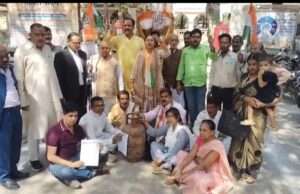 गैस सिलिंडर व डीजल, पेट्रोल को लेकर कांग्रेसियों ने किया प्रदर्शन