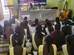 जाति और धर्म से ऊपर लोग लालच से परे होकर अपने वोट का प्रयोग करें