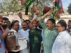 एलपीजी गैस सिलिंडर को लेकर सपा ने किया प्रदर्शन