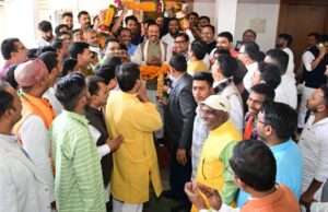 भाजपा कार्यकर्ताओं ने डिप्टी सीएम को दी बधाई