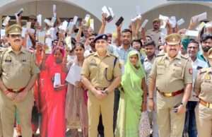 जौनपुर साइबर सेल का बड़ा एक्शन: 240 मोबाइल बरामद, 45 लाख की रिकवरी