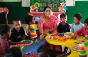 नवआरंभ उत्सव में नौनिहालों का तिलक कर किया स्वागत, नामांकन के लिए अभिभावकों को किया जागरूक