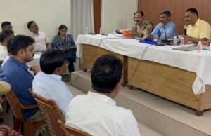 नवरात्र मेला में ड्यूटीरत अधिकारियो को हो जिम्मेदारी का एहसास:मण्डलायुक्त