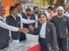 कलेक्ट्रेट में अधिवक्ताओं ने किया शरबत वितरण, चुनावी माहौल में बढ़ी सरगर्मी
