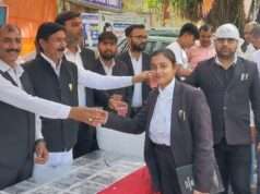 कलेक्ट्रेट में अधिवक्ताओं ने किया शरबत वितरण, चुनावी माहौल में बढ़ी सरगर्मी