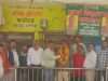 रोडवेज बस चालू कराए जाने से गदगद पार्टी पदाधिकारियों ने अजय सोनी का माल्यार्पण कर किया अभिनंदन