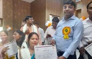 निपुण विद्यालय बनने पर प्रधानाध्यापिका सुमन कुशवाहा सम्मानित