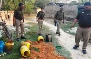 छापेमारी में तीस लीटर अवैध शराब बरामद