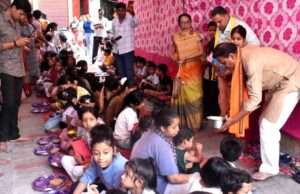 महापौर ने कन्या पूजन कर सशक्त कन्या बनने की दी प्रेरणा