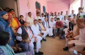 मृतक बीएलओ अखिलेश सविता के घर पहुंचा प्रदेश कांग्रेस का प्रतिनिधिमंडल