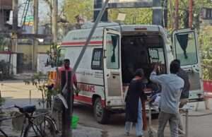 कुत्ते को बचाने में अनियंत्रित बाइक से गिरकर महिला की मौत