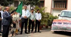 जनपद न्यायाधीश ने 14 मार्च को आयोजित होने वाली राष्ट्रीय लोक अदालत के प्रचार वाहन को हरी झंडी दिखाकर किया रवाना
