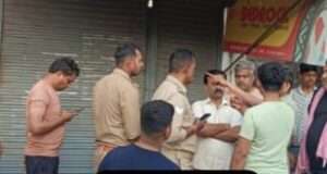 जारी बाजार में टायर की दुकान में चोरों ने ₹200000 का टायर उड़ाया