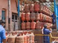 नहीं हो रही गैस बुकिंग नंबरों पर, घरेलू गैस उपभोक्ता परेशान