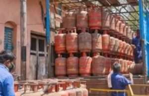नहीं हो रही गैस बुकिंग नंबरों पर, घरेलू गैस उपभोक्ता परेशान