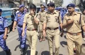 अलविदा की नमाज में मांगी अमन-चैन की दुआ खुदा की बारगाह में दुआ के लिए उठे हाथ