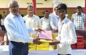 सरदार पटेल इंटर कॉलेज सिकरो में स्नेहा तिवारी, नव्या व ओम तिवारी रहे टॉपर