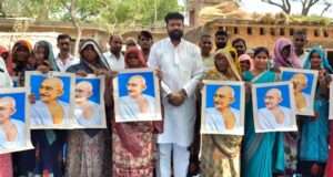 कांग्रेस ने लगाया चैपाल, मजदूरों को किया जागरूक