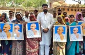 कांग्रेस ने लगाया चैपाल, मजदूरों को किया जागरूक