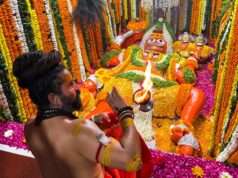 बाघंबरी मठ और संगम स्थित बड़े हनुमान मंदिर में दिखी में रामनवमी की भव्यता