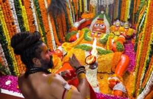 बाघंबरी मठ और संगम स्थित बड़े हनुमान मंदिर में दिखी में रामनवमी की भव्यता