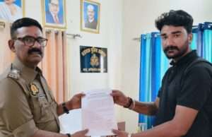 टोल प्लाजा कर्मचारियों को नहीं मिला वेतन, कंपनी पर शोषण का आरोप, उपजिलाधिकारी को सौंपा ज्ञापन