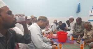 नूरी मस्जिद में 26वें रोजे पर हुआ रोजा इफ्तार का आयोजन