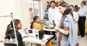 बारा पावर प्लांट में रूफटॉप सोलर पी वी लैब एवं महिला सशक्तिकरण हेतु सिलाई लैब का मंडलायुक्त द्वारा शुभारंभ