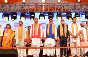 कैलाश खेर के गीतों ने बांधा समा झूमे दर्शक मनोज तिवारी ने का जीते हैं बिहार अब यूपी की बारी है